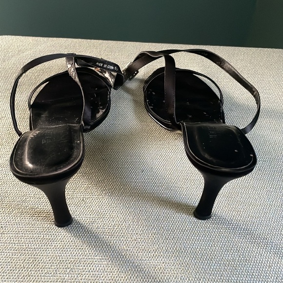 White House Black Market Black  Heels rhinestone buckle and straps 8.5 B - Picture 5 of 9